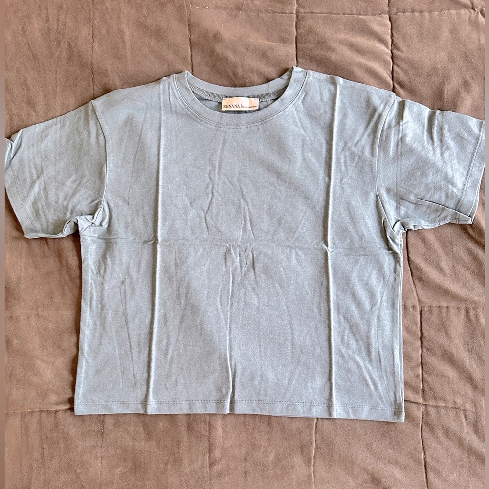 New in bag Zenana boxy T-shirt in beautiful sage green. Size L